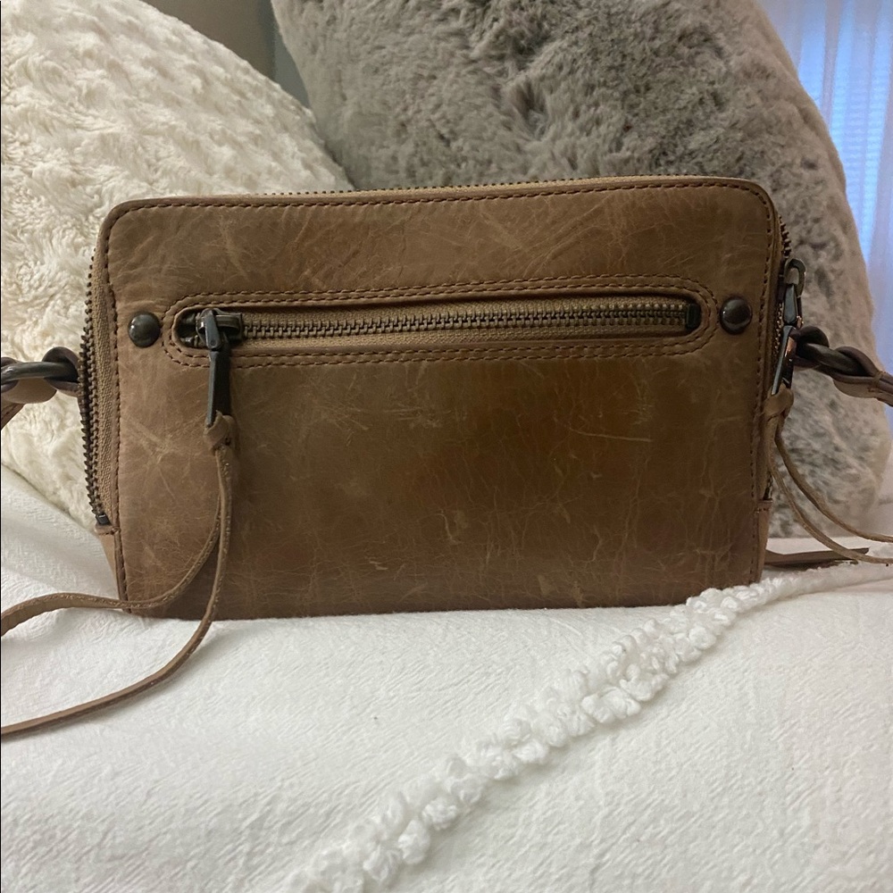 Frye Zip Camera Bag- Beige